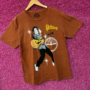 Elvis Presley Puffy Print Rock Tshirt size Medium thumbnail 2