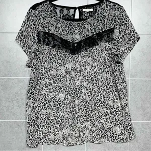 Maurices Leopard Print Blouse Womens Large Gray Black Lace‎ Short Sleeve Top thumbnail 1