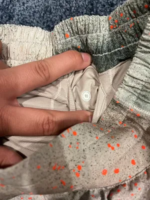 Lululemon Patterned Hotty Hot 2.5” Shorts thumbnail 8