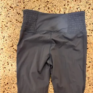 Free People Movement Starlight Pant Legging Stretch Ruffle Crop Hem Small SP thumbnail 11