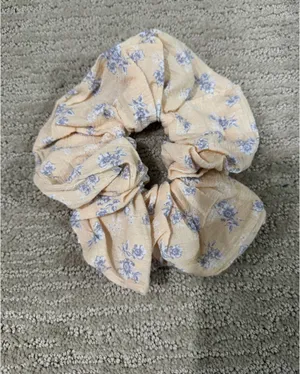 Kaxi Oversized Peach and Purple Floral Hair Scrunchie thumbnail 4