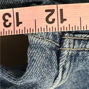 Hollister Jeans Curvy Ultra High Rise Mom Jeans Belted Raw Hem Size 7 Regular‎ thumbnail 5