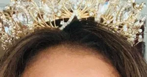Elegant Gold Tiara with Crystal Accents thumbnail 6