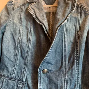 Tommy Hilfiger Women Size M Jean Jacket Coat Lightweight Blue Denim thumbnail 3