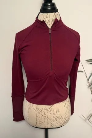 Lululemon Burgundy Quarter Zip Cropped Long Sleeve Athletic Top Thumbholes‎ thumbnail 1