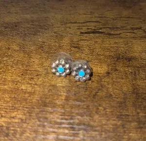 Turquoise Flower Boutique Earrings thumbnail 1
