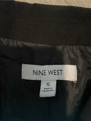 Double-Breasted Black Blazer with Gold Buttons - Unknown Brand thumbnail 2