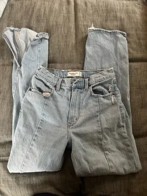 Abercrombie Ultra High-Rise Straight 90s thumbnail 1
