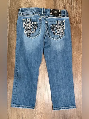 Miss Me Capri Women's Light Blue Embroidered Back Pocket Jeans thumbnail 7