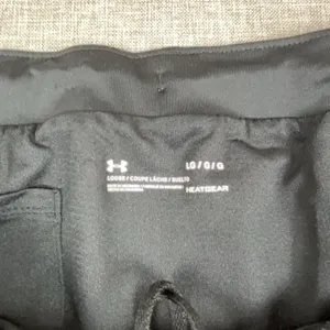 Under Armour Running Shorts Womens Large Black Pink Print 3 In Lined HeatGear thumbnail 2