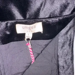 Umgee Floral Embroidered Velvet Mini Skirt Black Boho Bird Folk Art- Large NWT thumbnail 7