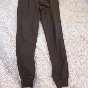 Joggers thumbnail 3
