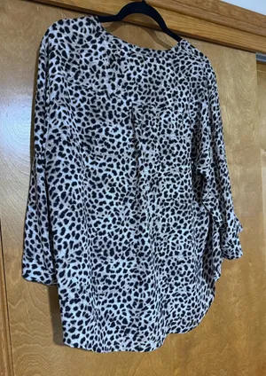 Torrid Harper Leopard Print Pullover Blouse 1 1X 14 16 Georgette Roll Tab Sleeve thumbnail 10