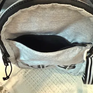 adult unisex small Adidas casual backpack BT 2987 thumbnail 4