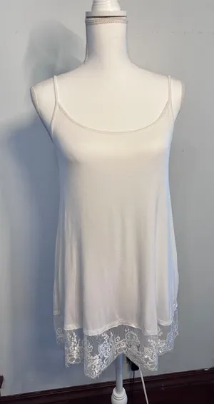 Altar'd State White Lace Hem Camisole Tank Top Womens Medium D11405 Boho Scoop thumbnail 1
