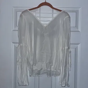 Women’s Hollister peasant top thumbnail 4