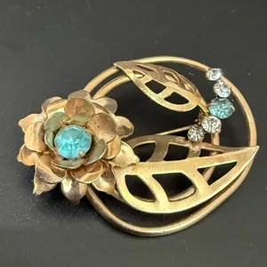 Vintage Unsigned Gold-tone Light Blue Rhinestone Flower Floral Spray Brooch 10g. thumbnail 5