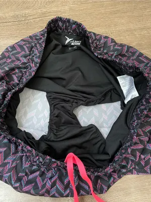 Old Navy Active Running Shorts Size M Black Colorful Print Brief Lined Pocket thumbnail 7