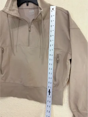 Women’s M Taupe Old Navy Active 1/4 Zip Cropped Fleece Pullover thumbnail 4