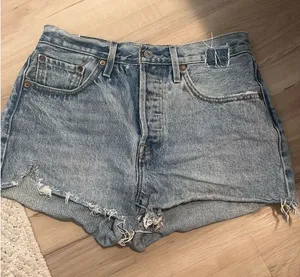 Levis Denim Shorts thumbnail 1