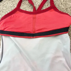 Lululemon Tank Top Women 6 Red Rose Print Racerback Shelf Bra Rare Gym‎ Yoga thumbnail 7