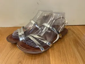 Steve Madden Sandals Womens Silver Metallic White Strappy Slingback Open Toe thumbnail 3