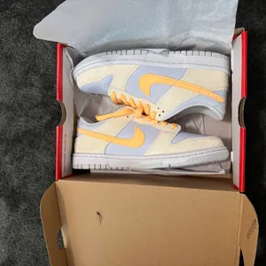 Nike Dunk Low GS Melon Tint thumbnail 1