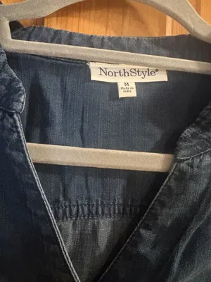 NorthStyle Size Medium (M) Chambray Button-Up Shirt with V-Neck thumbnail 3