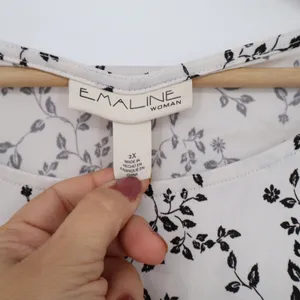 Emaline Top Woman 2X Floral White Black 3/4 Sleeve Scoop Neck Excellent thumbnail 2