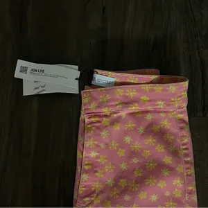 NWT- Floral print cropped open hem jeans thumbnail 6