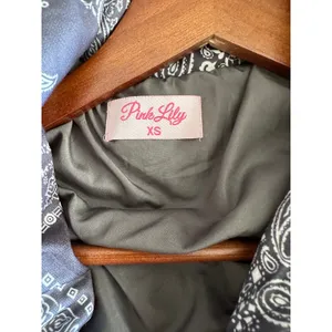 Pink Lily Black & White Bandana Print Quilted Puffer Jacket - XS thumbnail 3