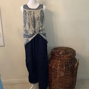 Rose & Olive size small blue white and grey paisley print top EUC thumbnail 2