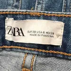 Zara Raw Hem Straight Leg Jeans Women’s 6 thumbnail 2