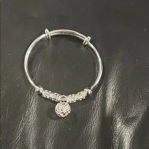 Elegant adjustable Silver Charm Bracelet NWOT thumbnail 3