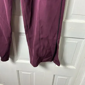 Lululemon On the Right Track Relaxed fit Pant Burgandy/ Wine size 10. thumbnail 5