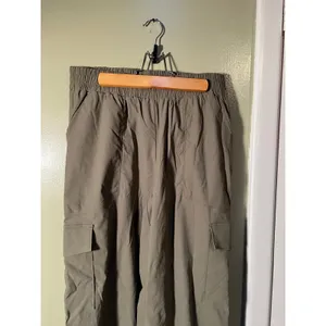 Mondetta Women's Size Medium High-Rise Cargo Pants Olive Green Athletic Outdoor thumbnail 2