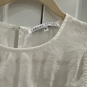 White ruffled sleeve blouse Size M thumbnail 2