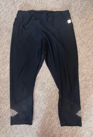 Black Women’s Active Capri Leggings Size L thumbnail 1