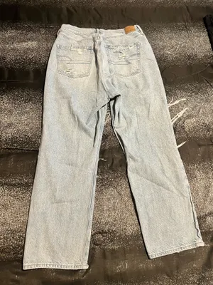 Womens 14 American Eagle Light Wash Distressed Straight Leg Jeans thumbnail 2