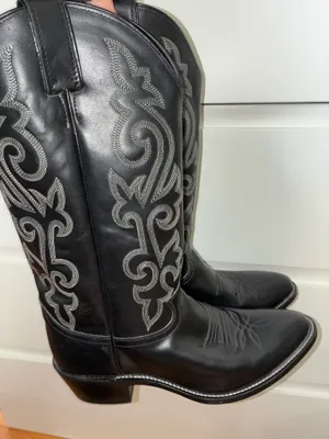 Justin’s Western Cowboy Boots thumbnail 1