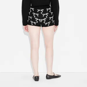 NWT Wild Fable Womens Mid-Rise Holiday Sweater Hot Shorts 91700293 Black XS thumbnail 3