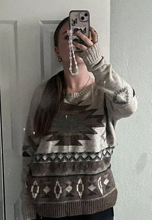 American Eagle Outfitters Sweater thumbnail 2