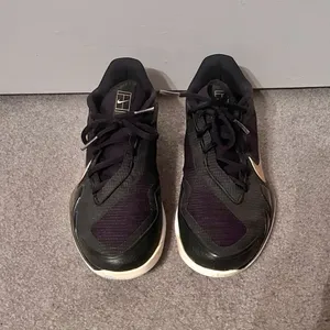 NikeCourt Air Zoom Vapor Pro Black & Gold Women’s Tennis Shoes thumbnail 4