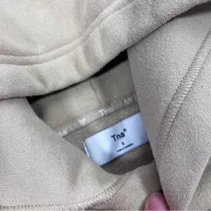 Aritzia‎ TNA beige camel hoodie pullover thumbnail 4
