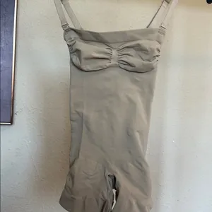 NEW Skims Seamless Sculpt Strapless Shortie‎ Bodysuit Size XS NWOT thumbnail 6