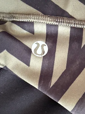 Lululemon Energy Bra in Chevron Shuffle Fatigue Green Black 4 thumbnail 5