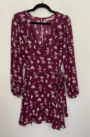 Mi Ami Long Sleeve Floral Mini Dress Size M Maroon Surplice Tie Waist Boho Chic thumbnail 1