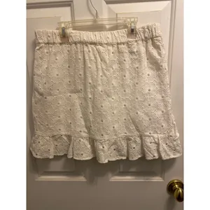 7 FOR ALL MANKIND Skirt M Ruffled Eyelet Floral Mini Pull On Cotton White thumbnail 3