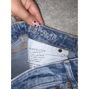 American Eagle Super High Rise Baggy Wide Leg Jeans Women's 00 EUC thumbnail 5