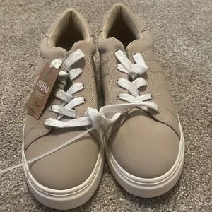 Mad love comfortable walking shoes canvas tan size 9 new thumbnail 6